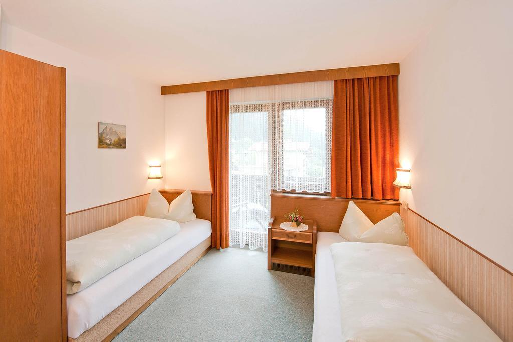 Landhaus Maridl Hart im Zillertal Zimmer foto